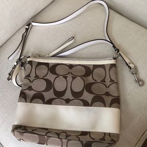 Coach shoulder bag. Great condition.
